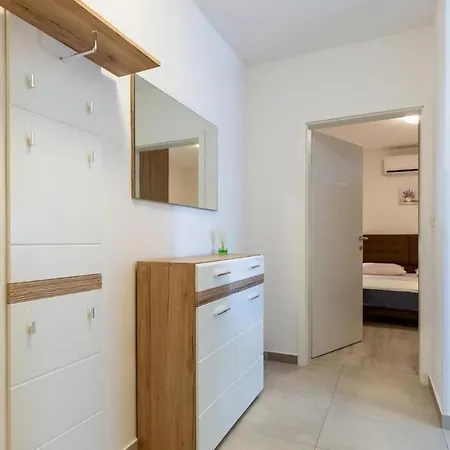 Apartamento With Wifi - 24237 Poreč